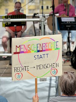 Plakat. 14. April 2024: Demo für Demokratie und Vielfalt in Rotthalmünster | Foto: Claudia Woller