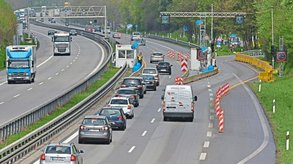 Die Grenzkontrollen auf der A3 bei Pocking sollen in Richtung Österreich verlegt werden. Dass dafür bei Reding ein Lkw-Parkplatz gebaut werden soll, stinkt den Anwohnern. −Foto: Archiv Schlegel