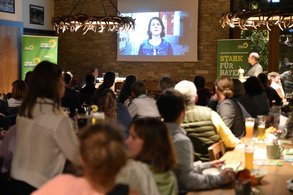 Annalena Baerbock (Bundesvorsitzende) sendet eine Videobotschaft | Foto: Hermannn Schoyerer