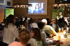 Annalena Baerbock (Bundesvorsitzende) sendet eine Videobotschaft | Foto: Hermannn Schoyerer