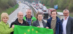 Für ein Europa mit Kontrollen aber ohne CSU-Grenzen: Brigitte Steidele, Eike Hallitzky, Dirk Wildt, Jamila Schäfer (stellvertretende Bundesvorsitzende von Bündnis 90/Die Grünen), Timm Schulze, Uli Swoboda (v.l.n.r) – Foto: Matthias Weigl 