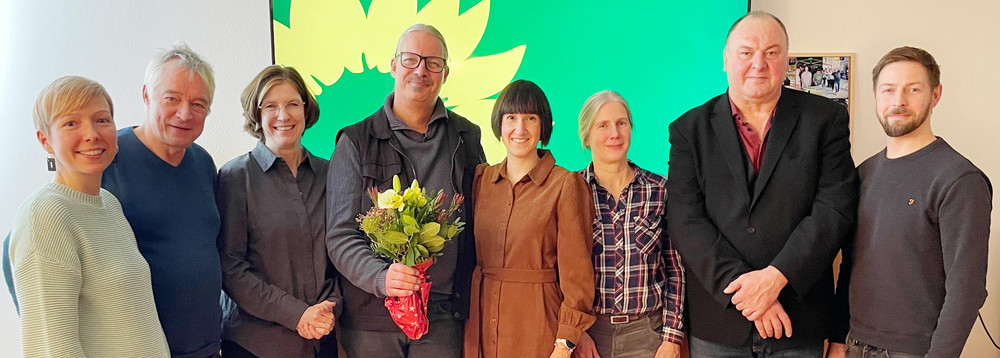 Frisch gekürt: Frederic Sascha Müller (mit Blumen) zusammen mit Claudia Woller, Dirk Wildt, Monika Solomon, Stefanie Auer, Sonja Kessler, Erhard Grundl und Andreas Auer (v.l.n.r) 