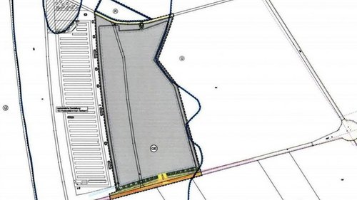 Das Gewerbegebiet in Hartham soll erweitert werden. Die graue Fläche stellt die zu bebauende Fläche dar. | Foto: Gemeinde Neuhaus am Inn