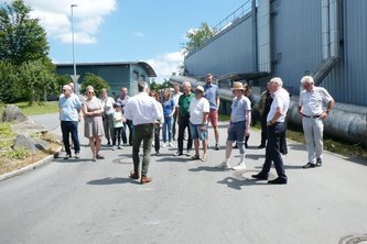 Die Besuchergruppe mit Gästen aus Stadt, Passauland, Freyung/Grafeneu, Deggendorf und Regen: Recyclingzentrum Hellersberg/Passau | Foto: Dirk Wildt