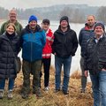 Vertreter*innen des Bezirksfischereivereins Wegscheid, der Wasserwacht und der Grünen Passauer Kreistagsfraktion am Rannasee (c) privat