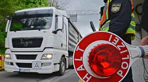 Die Grenzkontrollstelle auf der A3 soll Richtung Grenze verlegt werden. Nach jahrelangem Ringen kristallisiert sich nun Reding als möglicher Standort heraus – sehr zum Missfallen der Anwohner. −Foto: Archiv Schlegel