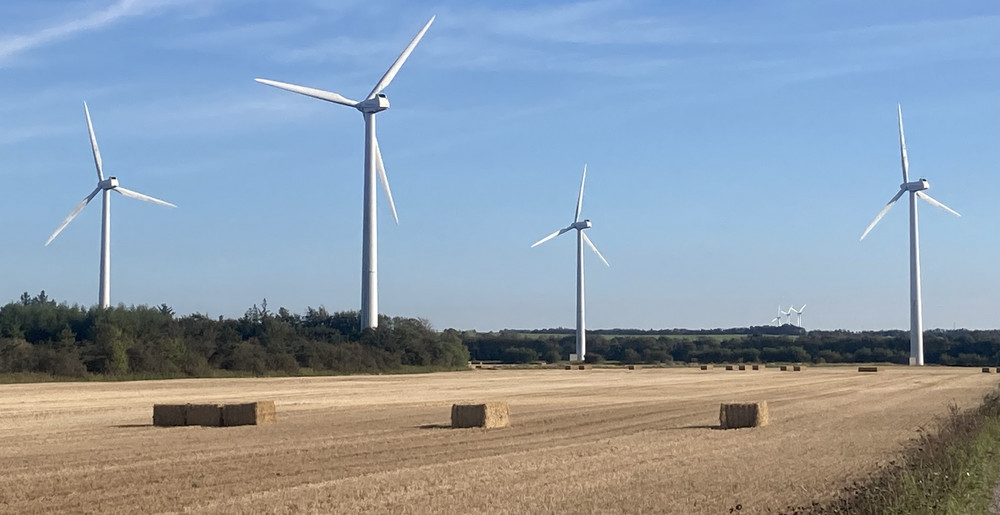 Vier Windräder, die etwa im südlichen Hügelland oder auch oberhalb der Innleiten stehen könnten, reichen aus, um  den gesamten Strombedarf der 16.000 Pockinger Haushalte zu decken | Foto: Eike Hallitzky 