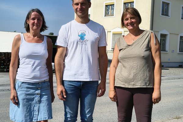 Kreisvorsitzende Verena Regner, Landtagsabgeordneter Toni Schuberl und Gemeinderätin Alexandra Scharinger