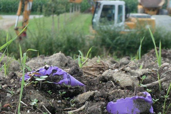 Plastikmüll der Inntal-Gärtnerei in Rothof / Neuhaus am Inn