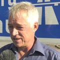 "Sie dürfen mich nicht kontrollieren!", Dirk Wildt, Vorsitzender der Passauer Landkreisgrünen, zeigt der Bayerischen Grenzpolizei eine lange Nase. | Standfoto: TRP1