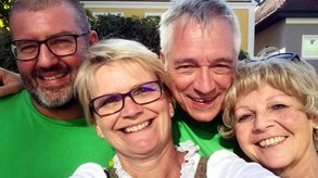 Hatten Spaß beim Wahlkampf in Ortenburg: Ralf A. Franz, Sabine Mayerhofer (SPD), Dirk Wildt und Brigitte Steidele