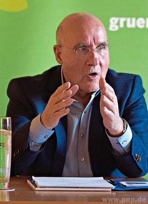 Professor Maurizio Bach sprach bei der Veranstaltung der Grünen in Jacking über die künftige Entwicklung Europas. | Foto: Schoyerer