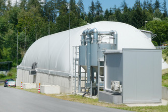 Das Gasspeicher wölbt sich nach oben und unten, speichert bis zu drei Megawatt: Recyclingzentrum Hellersberg/Passau | Foto: Dirk Wildt