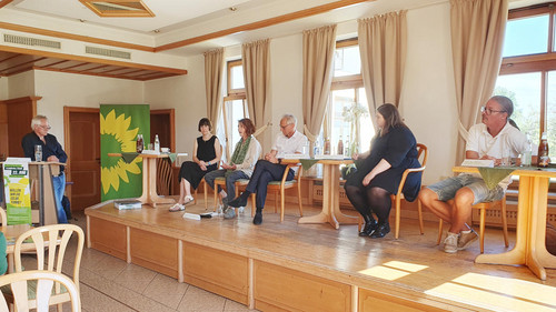 v.l.n.r.: Moderator Dirk Wildt, Stefanie Auer, Dorit Zimmermann, Karl-Heinz Kellermann, Angelika Eder, Sascha Müller | Foto: Lisa Geiger 