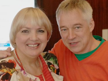 "Powerrede einer Powerfrau", Kreisvorsitzender Dirk Wildt freute sich, dass die Bayerische Spitzenkandidatin Claudia Roth trotz engen Terminkalenders Zeit für ein gemeinsames Foto hatte. | Foto: Feride Niedermeier