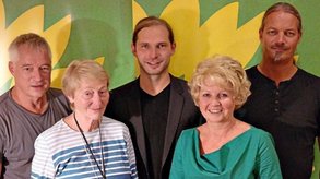 (v.l.) Dirk Wildt, Bezirkstagskandidat, Dr. Helgard Reichholf-Riehm, Toni Schuberl, Landtagskandidat, Brigitte Steidele, Bezirkstagskandidatin und Gemeinderätin, Frederic Sascha Müller, Bezirkstagskandidat. −Foto: Draa