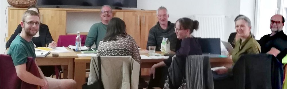 Elan, Energie und Spaß auf der ersten Sitzung des neu gewählten Vorstands. Rechts im Bild: Eike Hallitzky, Vorsitzender der Grünen Fraktion im Kreistag, und Karin Polz, Geschäftsführerin | Foto: Sonja Kessler 