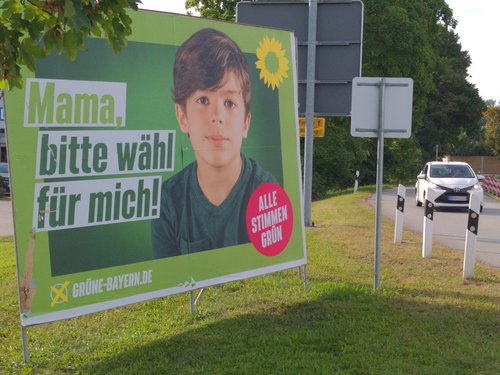 Appell an Mama: Wähl für mich!