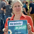 Sonja Kessler, Vorstand Landkreisgrüne. 14. April 2024: Demo für Demokratie und Vielfalt in Rotthalmünster | Foto: Claudia Woller 