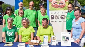 Beim Stand des Verbraucherservice Bayern | Foto: Hermann Schoyerer