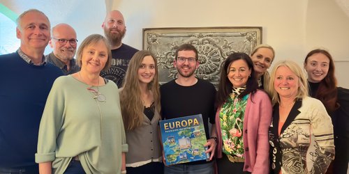 Neun Teams hatten teilgenommen, es gab zwei erste und zwei Dritte Plätze: Gewinner gab es nicht nur in Passau (Stadträtin Diana Niebrügge 3.v.l.) und im Landkreis, sondern auch in Hessen und Nordrhein-Westfalen | Foto: Claudia Woller