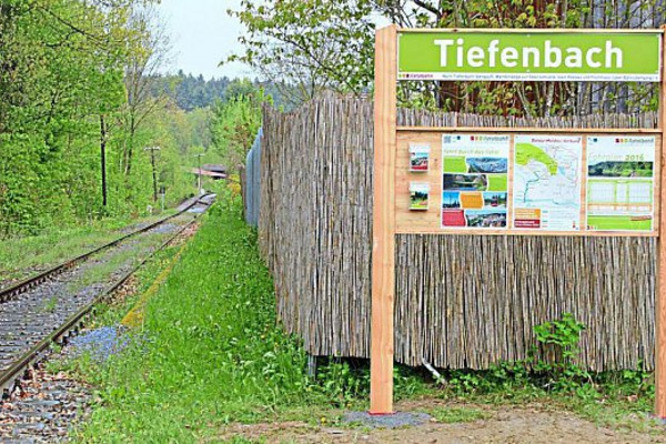 Der Haltepunkt Tiefenbach der Ilztalbahn in Unterjacking wird vorerst weiterhin nur im touristischen Saisonbetrieb bedient. âˆ’ Foto: Schauer 