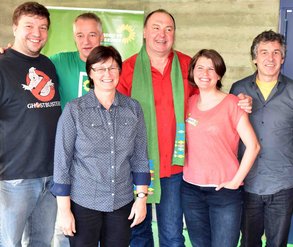 Unterstützer von Erhard Grundl (mitte): Johannes Hauck, Dirk Wildt, Rosi Steinberger, Maria Kalin und Boris Burkert (vlnr.) | Foto: Herman Schoyerer