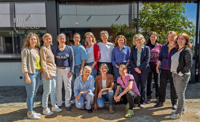 Politisch interessierte Frauen vernetzen sich